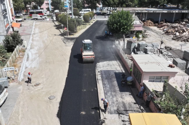 Manisa Ahmetli'ye sıcak asfalt çalışması