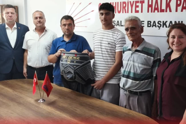 CHP İpsala'dan genç pehlivana kıspet hediyesi