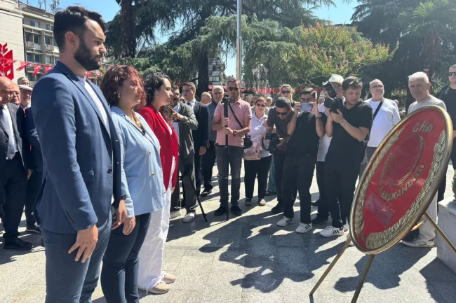 CHP'nin 102'nci yılına Bursa'dan çelenk