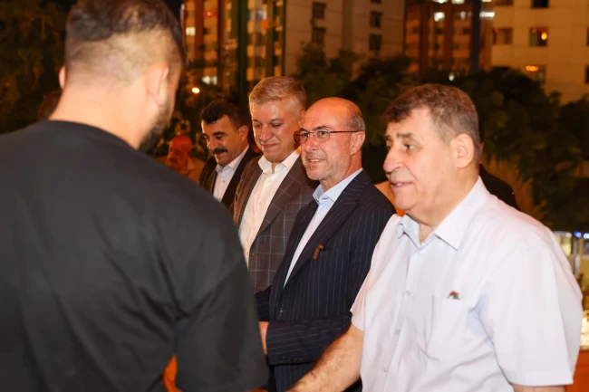 Başkan Pekyatırmacı, kandil gecesinde vatandaşlarla bir araya geldi