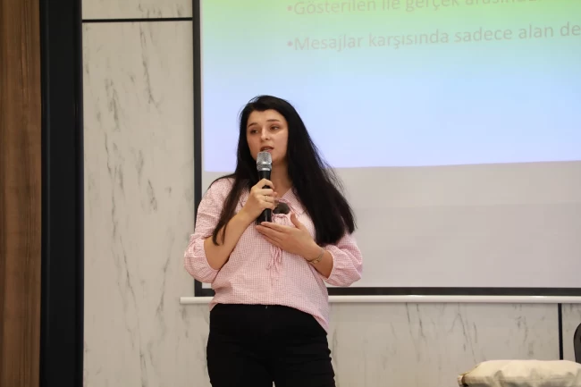 Konya Karatay'da 'hoş kubbe'de çocuklar eğleniyor ailelere öğreniyor