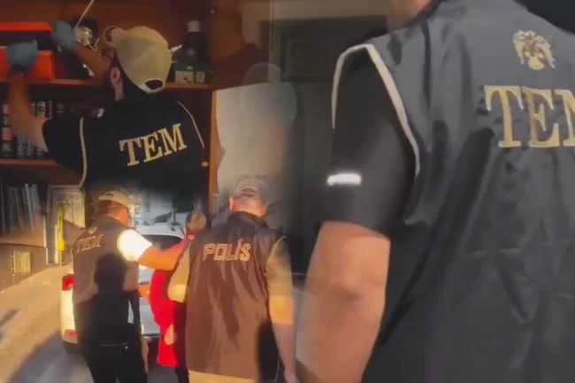 FETÖ'ye 21 ilde büyük darbe!