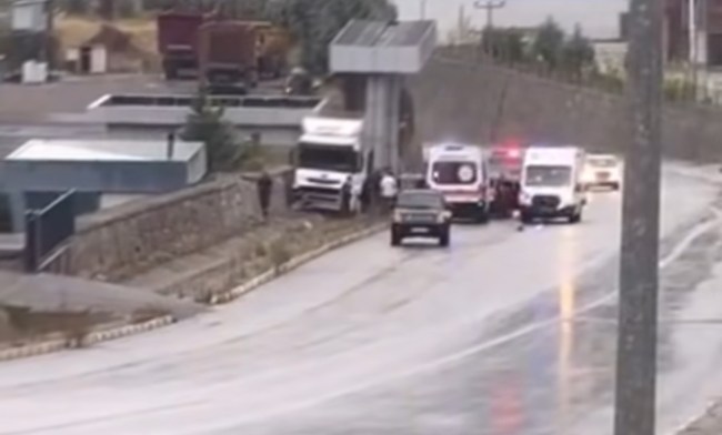 Organize Sanayi Bölgesi’nde kaza: Sürücü araçta sıkıştı