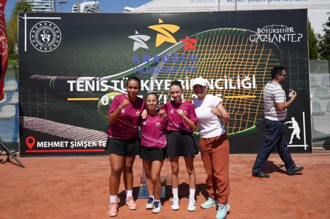 Büyükşehir'in tenis takımından gururlandıran başarı