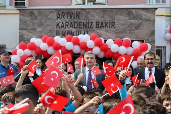 Artvin'de eğitim öğretim yılı törenle başladı