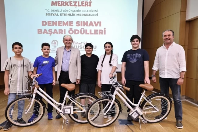 Denizli Büyükşehir'den başarılı öğrencilere ödül desteği