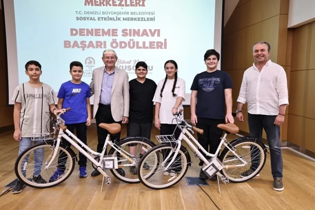 Başarılı öğrencilere Büyükşehir'den ödül