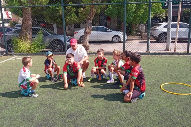 Bostanlıspor'un minik futbolcuları iş başı yaptı