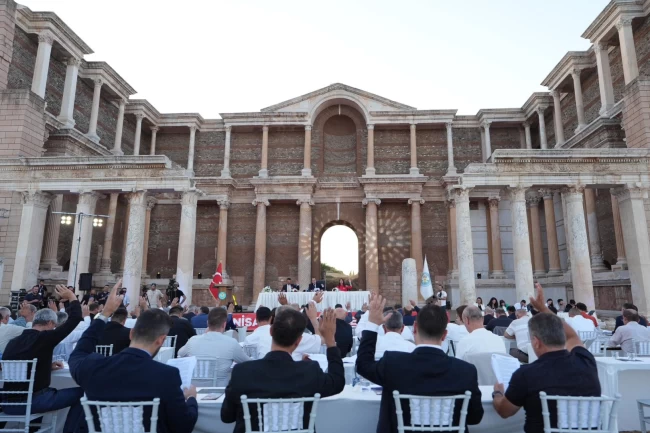 Manisa'da imar tartışması... Muradiye'de 21 kat 5 kata indirildi