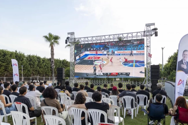 Mersin'de Büyükşehir'le milli maç coşkusu