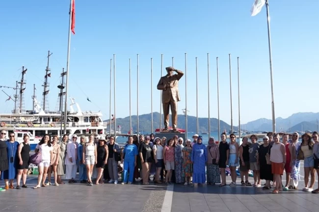Denizlili kadınların Marmaris'te mavi yolculuk keyfi