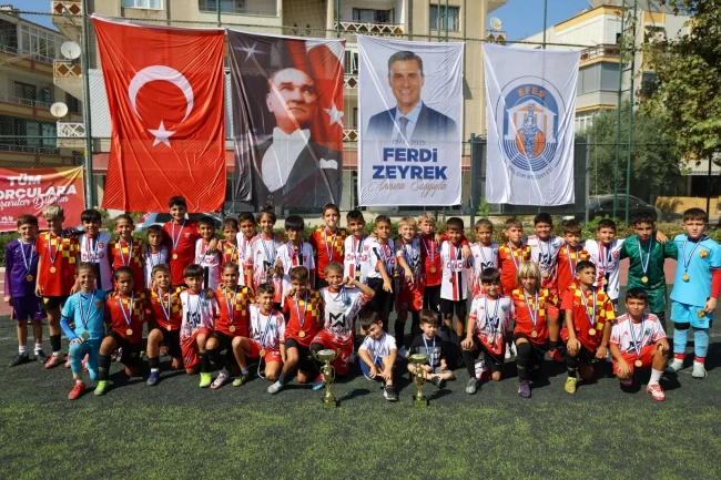 Efes Selçuk'ta Ferdi Zeyrek müsabakaları futbolseverleri buluşturdu