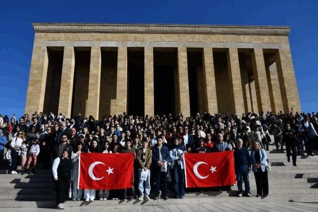 Balıkesirli gençlerden Ata'ya vefa ziyareti