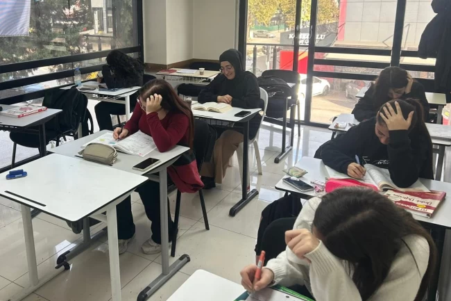 İzmit'te Çınar Akademide YKS ve LGS hızlandırma programı başladı