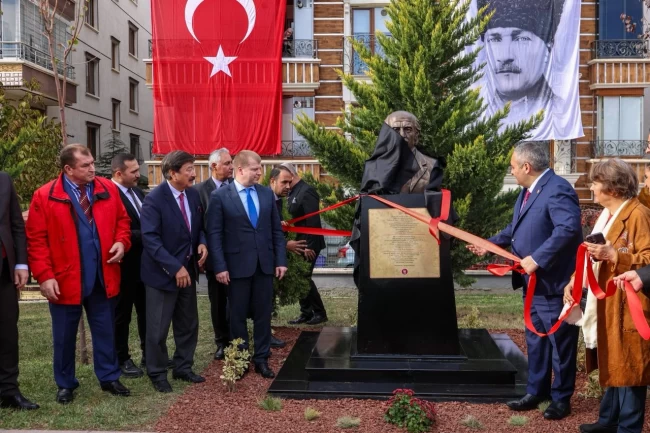 Ankara Keçiören'de Kaysın Kuliyev'in yeni büstü törenle açıldı