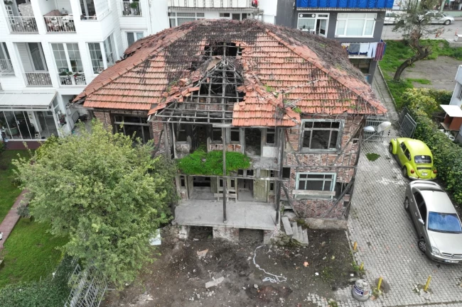 Gölcük'te tarihi yapı kütüphaneye dönüşüyor