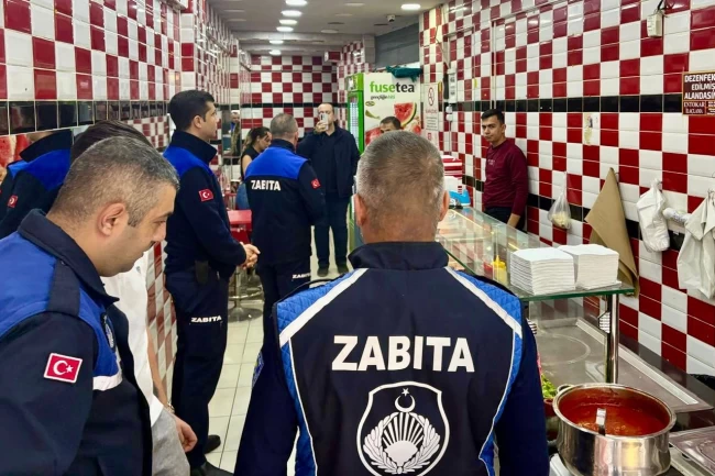 Bursa Gemlik'te dönercilere hijyen denetimi...10 kilo sağlıksız ürüne imha!