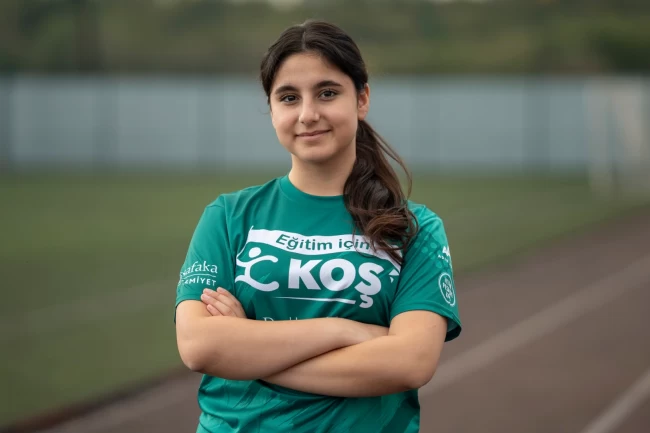 Darüşşafaka koşucusu İnci Naz Sönmez maratonun 'en iyi koşucusu' seçildi