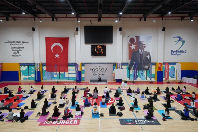 İstanbul Beylikdüzü'nde "Yogayla Beden Uyanışı" etkinliği