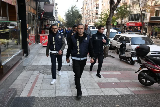 Manisa'da kaldırım işgallerine zabıta müdahalesi