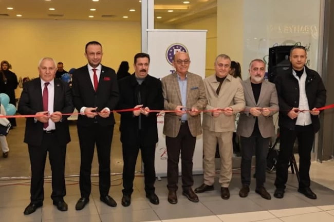 Kütahya'da yöresel lezzetler ve el sanatları görücüye çıktı