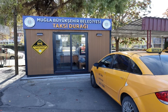 Muğla Büyükşehir'den yerli üretim taksi durakları