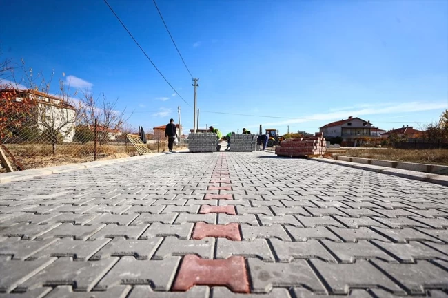 Denizli Büyükşehir'den Çivril'e 100 bin metrekarelik kilit parke yatırımı