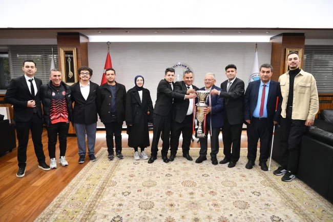 Kayseri Büyükşehir Sesi Görenler'in şampiyonunu ağırladı