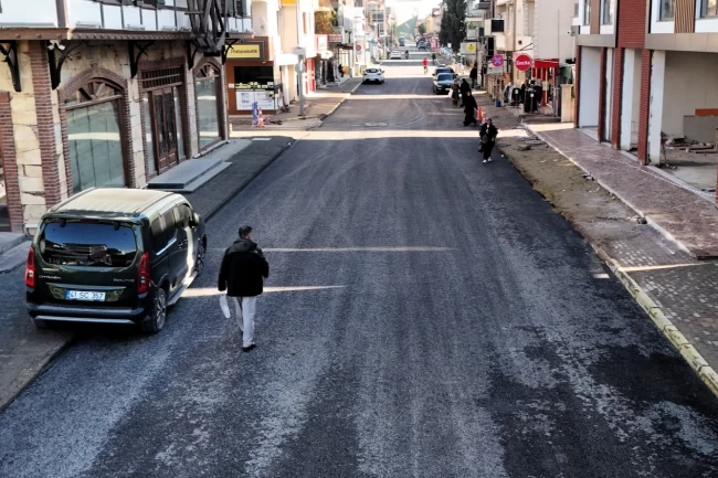 Kocaeli Büyükşehir'den Kartepe'de yol yenileme çalışması