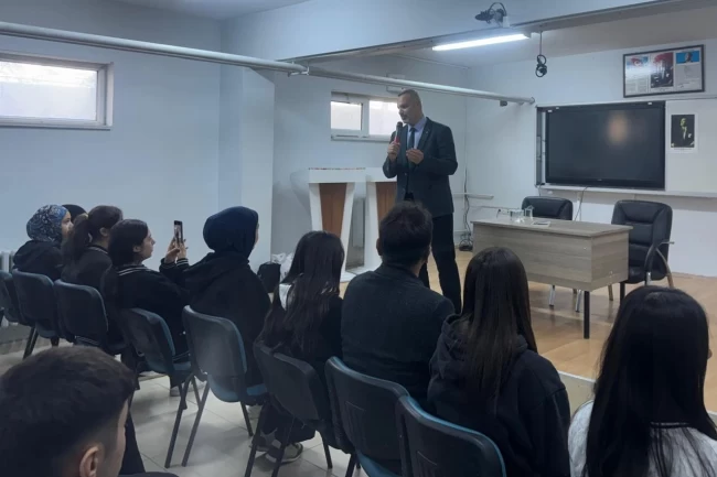 Cizre'de 'Başarıda Arkadaş Seçimi' konferansı