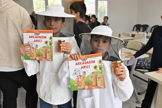 Manisa'da miniklere arıların dünyası tanıtılıyor