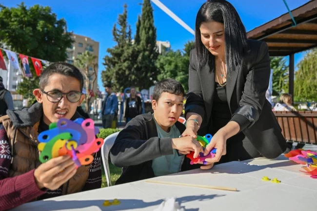 Mersin'de özel gereksinimli bireyler atölyelerde buluştu