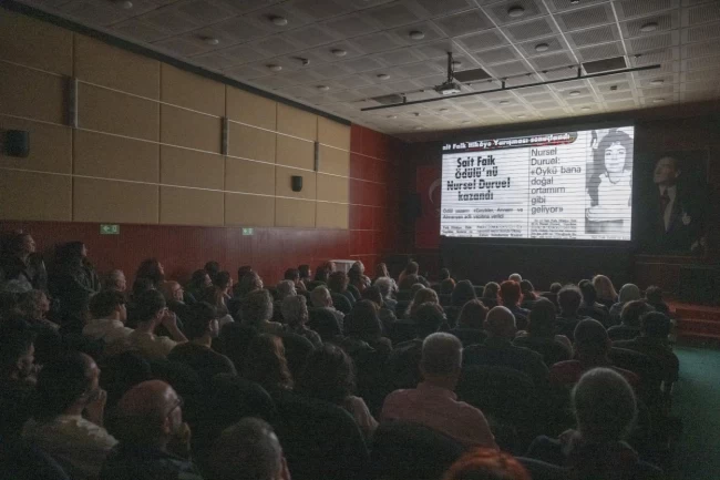 Mersin'de "Biz Radyoyu Çok Sevdik" belgeseli büyük ilgi gördü