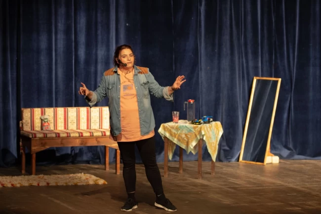 İzmir Narlıdere'de "Özel Anne" oyunu sanatseverlerle buluştu