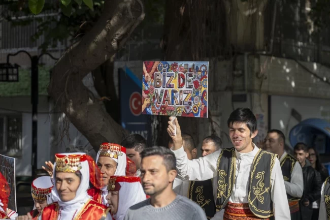 Mersin'de ‘Biz de Varız' yürüyüşü