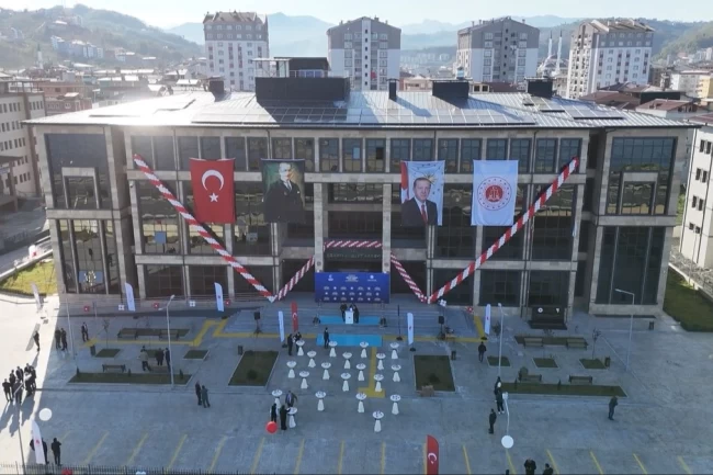 Trabzon Araklı'ya modern adalet binası törenle açıldı