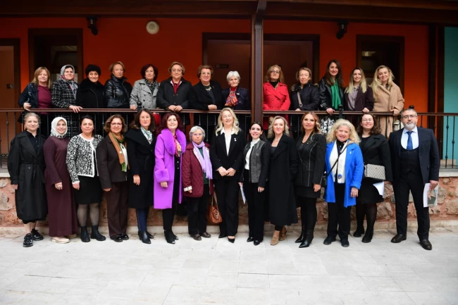 Cumhuriyetin eğitimci ilk kadın milletvekilleri Osmangazi'de konuşuldu