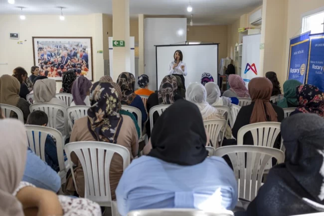 Mersin'de ev kadınlarına ufuk açan eğitim programı