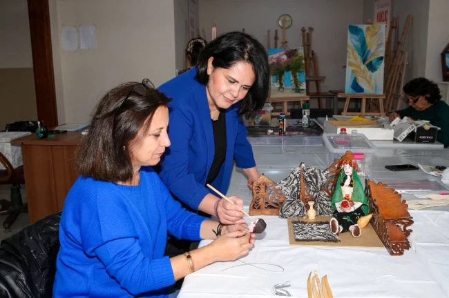 İzmir Çiğli'de kadınlar geleneksel sanatı geleceğe taşıyor