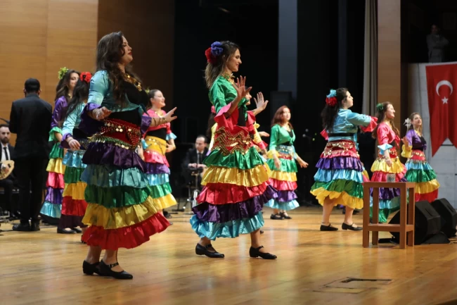 Bursa'da Roman ve Balkan gecesi coşkusu
