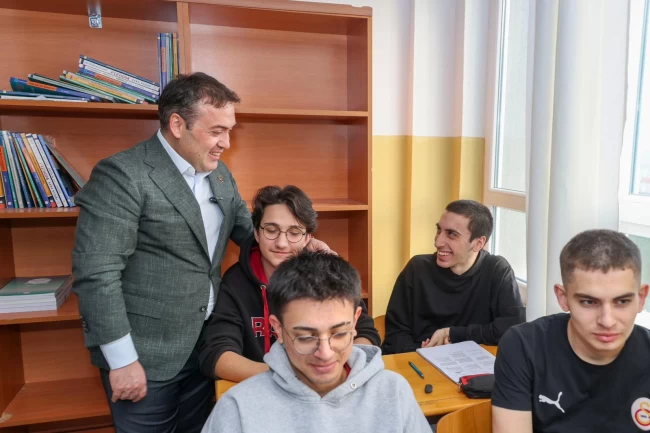 Bilecik'te Vali Sözer'den öğrencilere ziyaret