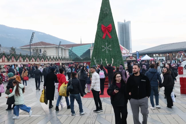 Bursa Osmangazi Meydanı'nda Yeni Yıl Festivali coşkusu