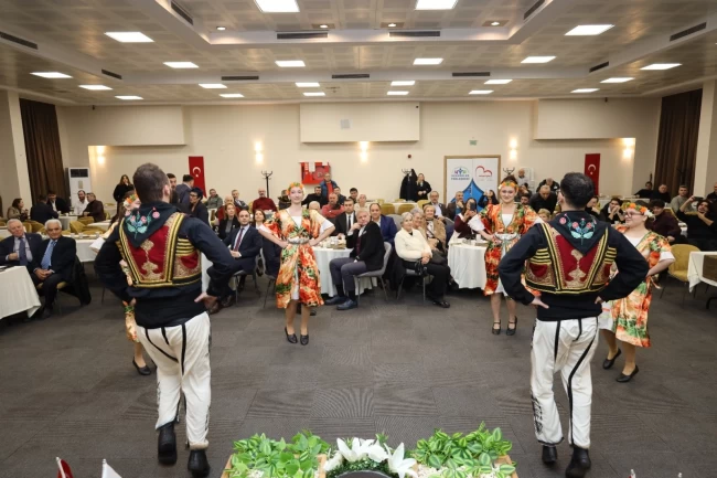 Kocaeli İzmit'te Dünya Türk Dili Ailesi Günü anlamlı bir programla kutlandı