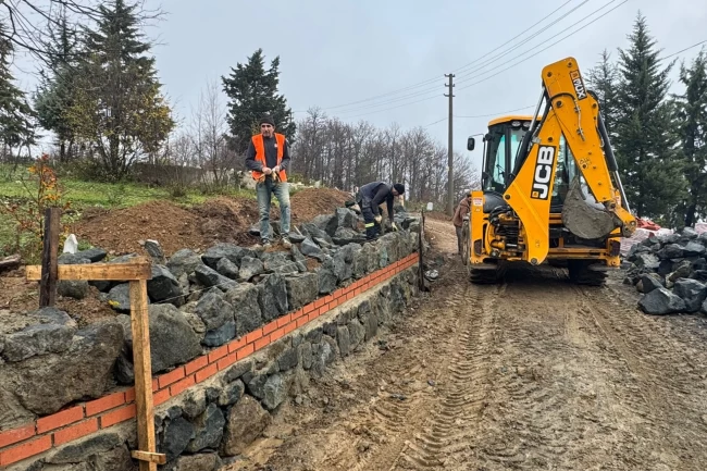 Kocaeli'de mezarlıklara 6 bin metreküp taş duvar