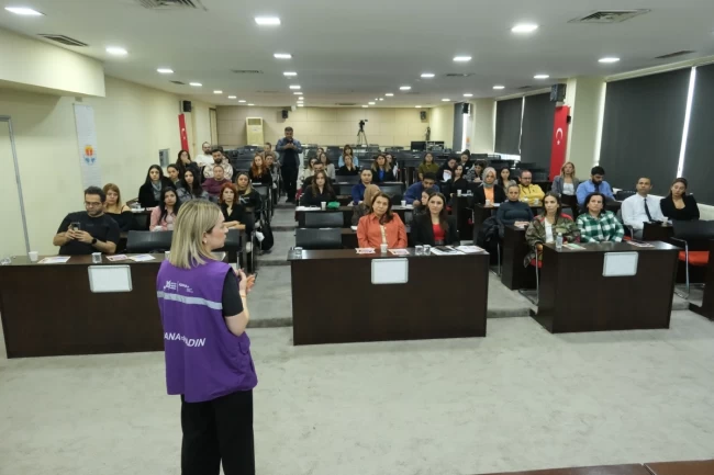 Adana'da "Okul Öncesi Dönemde Dijital Şiddet Ve Güvenli Teknoloji Kullanımı" semineri