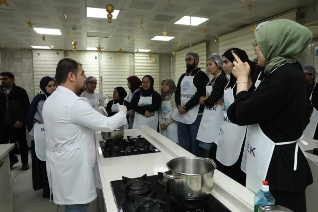 KAYMEK yabancı öğrencilere Kayseri lezzetlerini öğretiyor