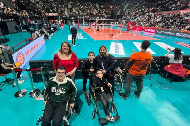 İstanbul Maltepe'nin engelsiz çocukları voleybol coşkusunu yaşadı