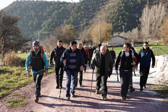 Kütahya'da Gelinkayası mevkiinde doğa yürüyüşü
