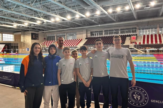 Bursa'da yüzmede Osmangazi imzası