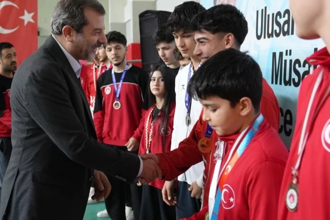 Bursa Gürsu'nun sporcularına ödül yağdı